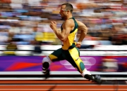 雄鹿引发争议！字母哥官方宣布出色防守新规赛场气氛高涨