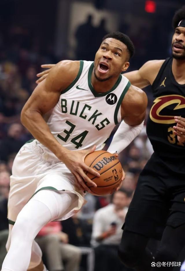 字母哥连续十二场比赛得分超过最后时刻胜出，快船不断突破！的简单介绍